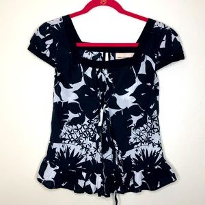 DKNY Jeans Geometric Ruffled Bottom Cap Sleeve Top With Keyhole Opening Back